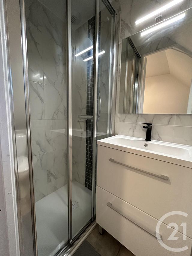 Appartement Duplex à louer - 2 pièces - 23.0 m2 - FALAISE - 14 - BASSE-NORMANDIE - Century 21 Cabinet De Loynes