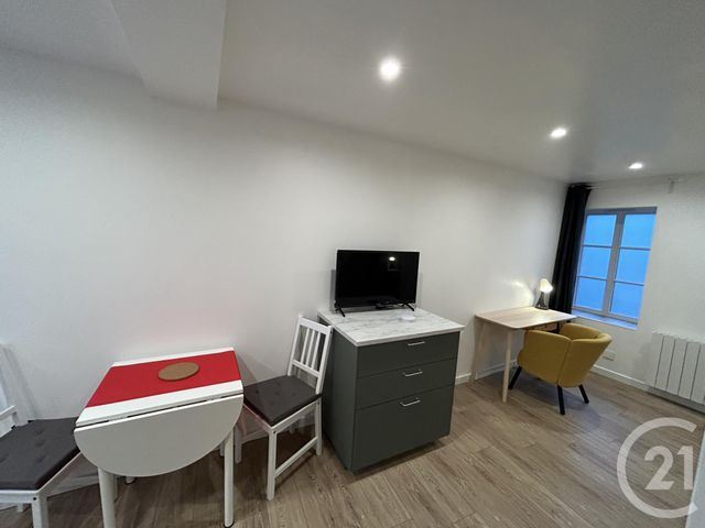 Appartement Duplex à louer - 2 pièces - 23.0 m2 - FALAISE - 14 - BASSE-NORMANDIE - Century 21 Cabinet De Loynes