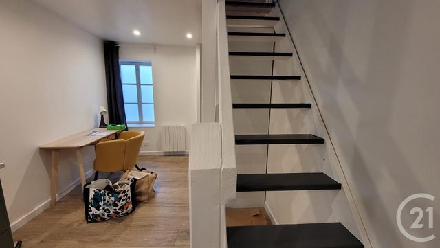 Appartement Duplex à louer - 2 pièces - 23.0 m2 - FALAISE - 14 - BASSE-NORMANDIE - Century 21 Cabinet De Loynes